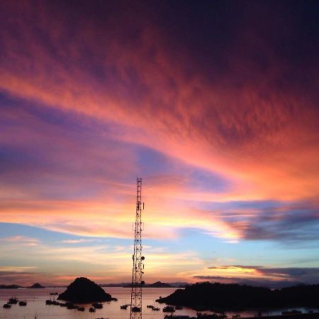 Mawar Hotel Labuan Bajo Exterior photo